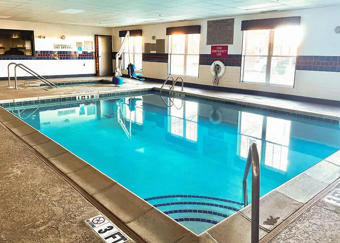 Country Inn & Suites By Radisson, Crystal Lake, Il