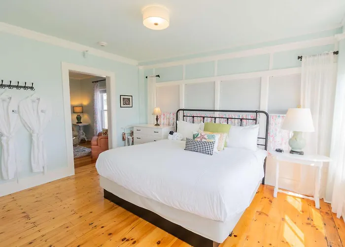 Ocean House Boutique Hotel & Motel