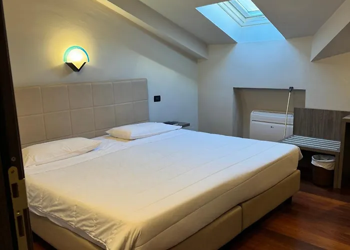 Jet Hotel