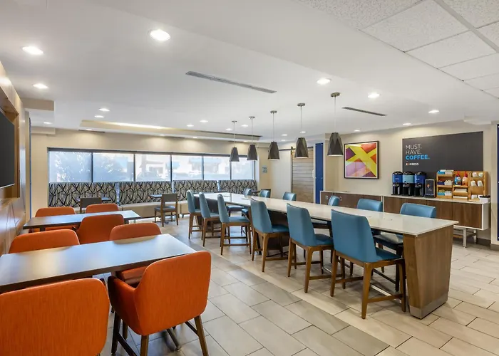 Holiday Inn Express Crestwood By Ihg