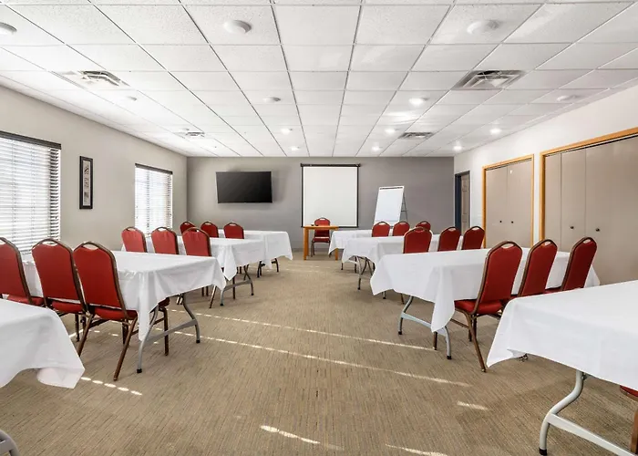 Country Inn & Suites By Radisson, Watertown, Sd