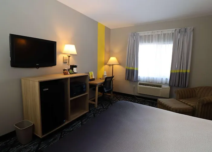 Super 8 By Wyndham Perryville