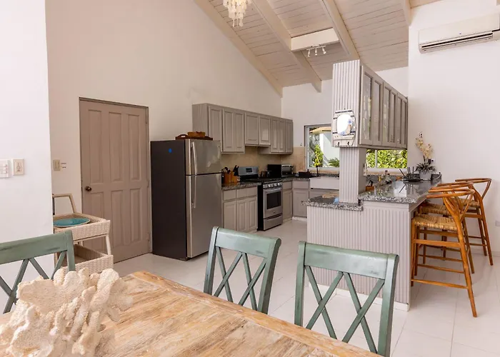 Las Canas Beach Retreat