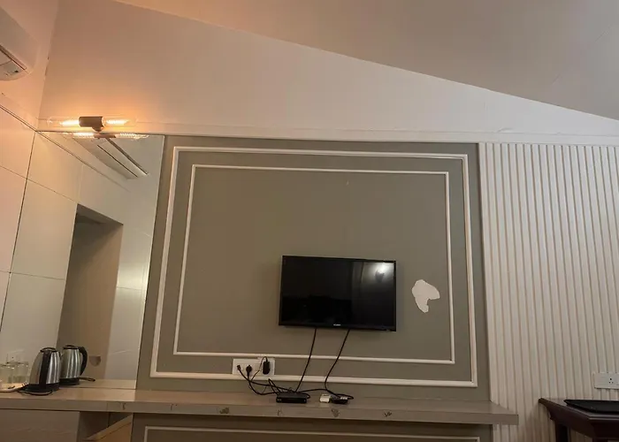 Majestic Inn