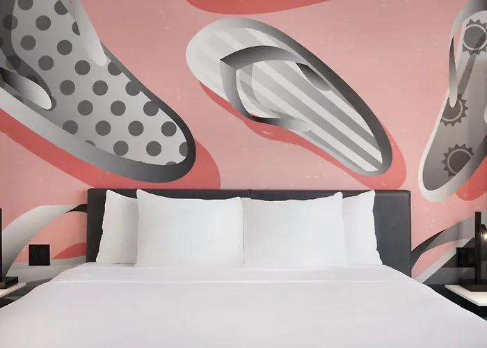 Kompose Boutique Miami Airport