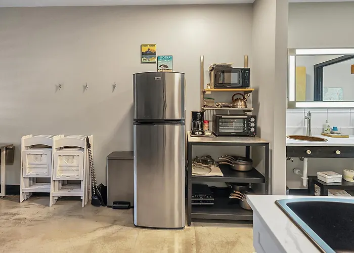 Modern And Clean Group Suite For 5 With Pool