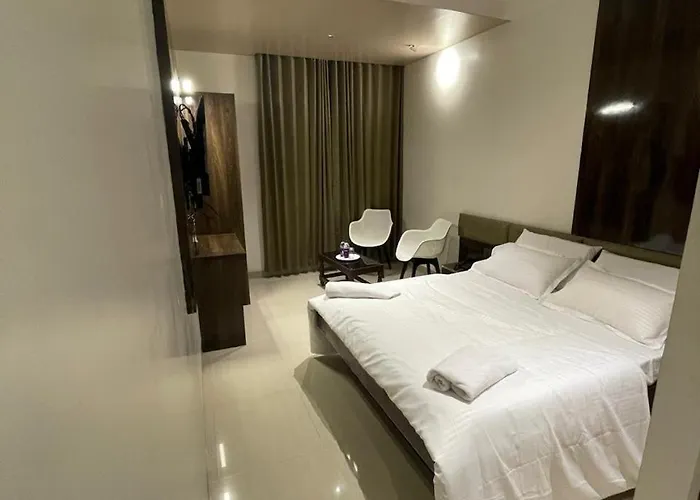 Model Grand Inn