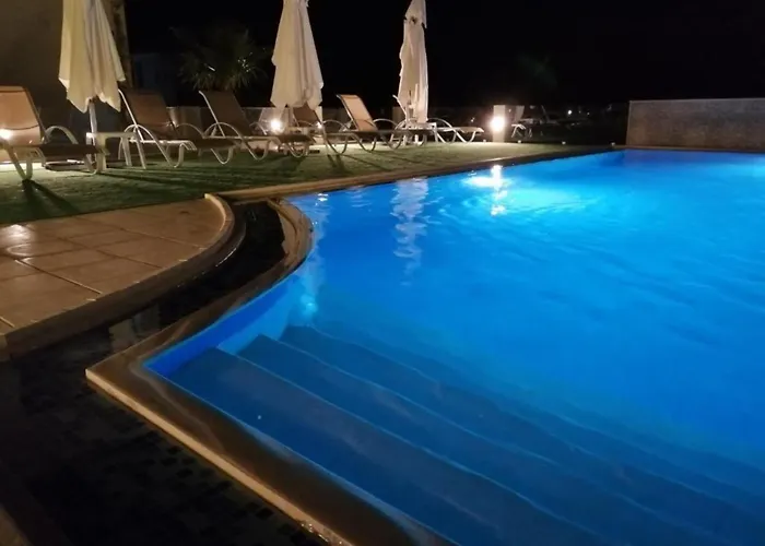 Carisa Suites And Apartments
