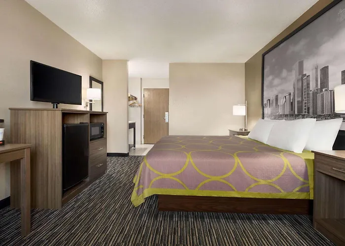 Super 8 By Wyndham Joliet I-55 N/Chicago
