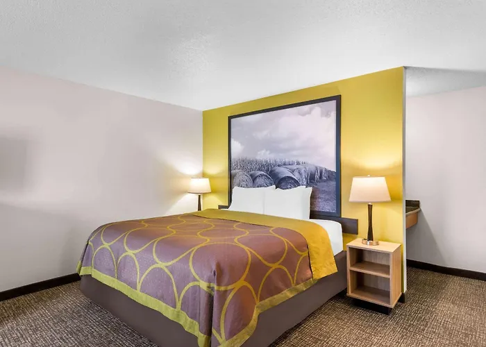 Super 8 By Wyndham Oelwein