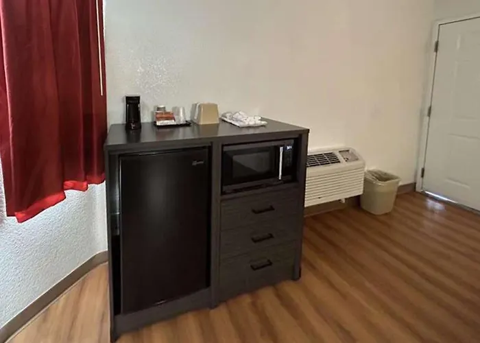 Studio 6 Suites - Riverside, Ca South