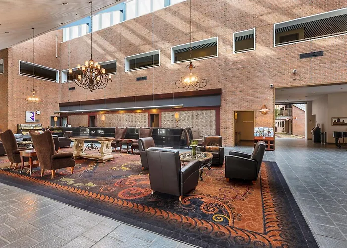 Crowne Plaza Minneapolis West By Ihg
