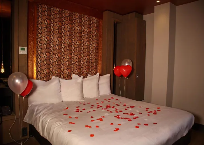 Manzo's Suites