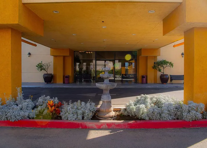 Ramada Plaza By Wyndham Garden Grove/Anaheim South