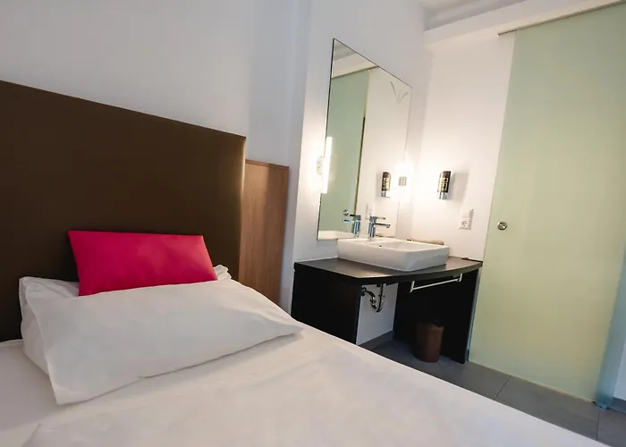 4U Hotel Men Only