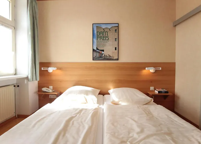 An der Persiluhr Stadt-gut-Hotel