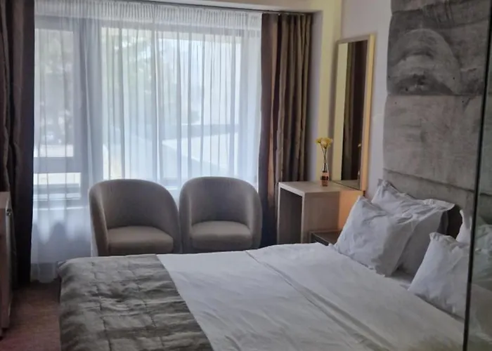 City Hotel & Lounge