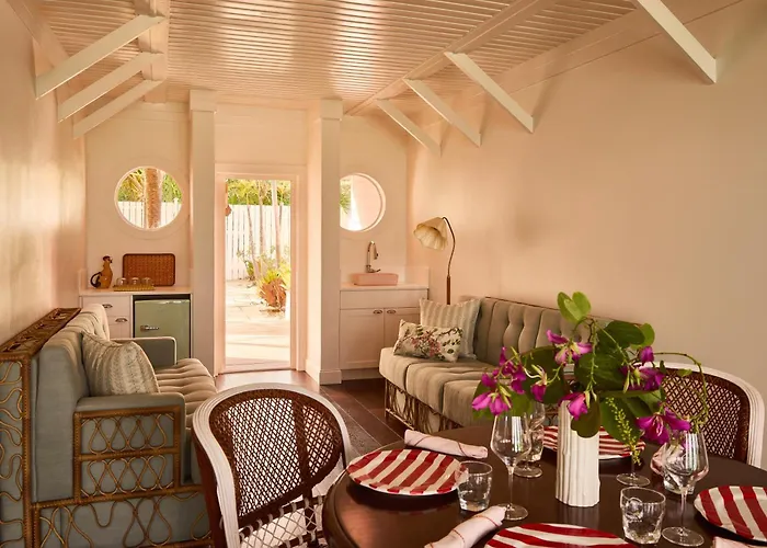 Coral Sands Inn & Cottages