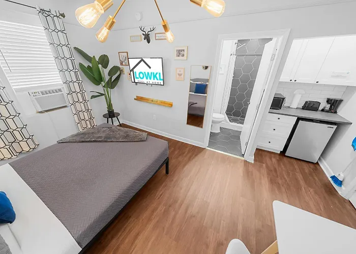 Nine20 Collins Apartments By Lowkl