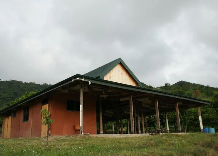 Lodge Hummingbird - Lake Bosomtwe