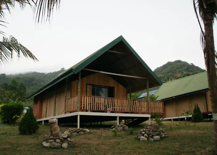 Lodge Hummingbird - Lake Bosomtwe