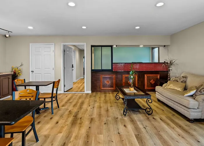 Rodeway Inn & Suites Brookhaven