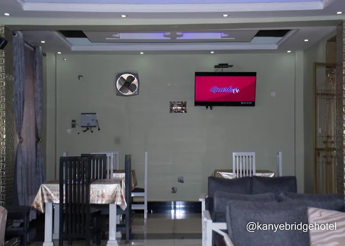 Kanye Bridge Hotel Jinja