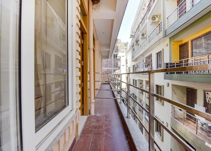 Fabhotel Aarogya Residency