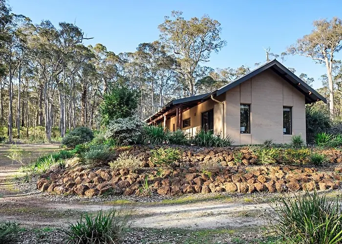 Jarrah Grove Forest Retreat - Adults Only Luxury Chalet