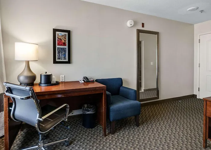 Comfort Inn & Suites Logan Near University