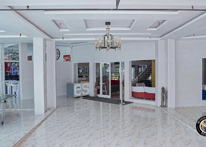 Woodpecker Resort Hotel