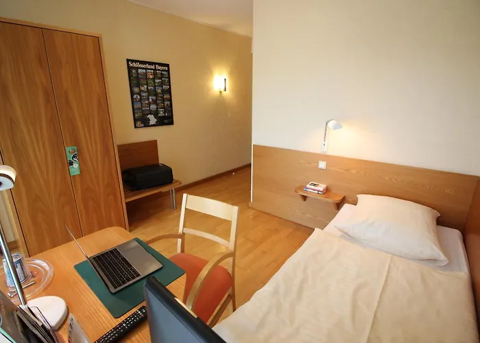 An der Persiluhr Stadt-gut-Hotel