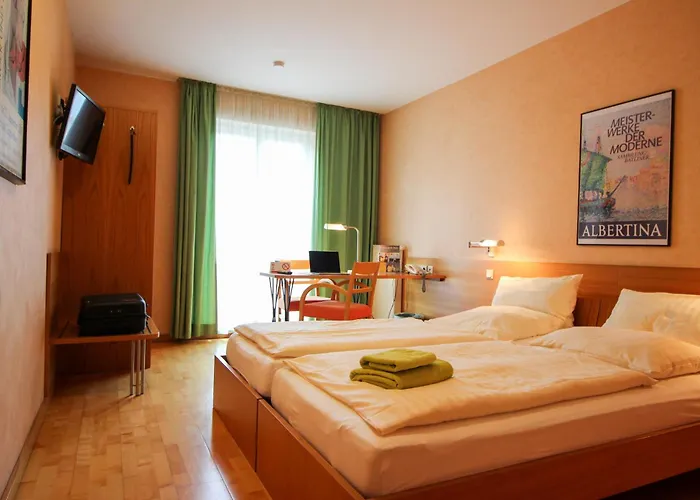 An der Persiluhr Stadt-gut-Hotel