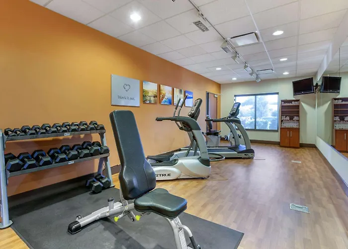 Comfort Suites Glendale - State Farm Stadium Area