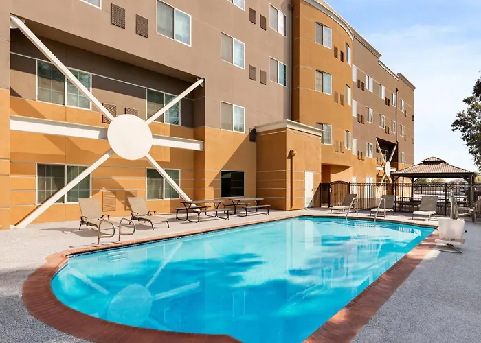 Holiday Inn Express & Suites Bakersfield Central By Ihg