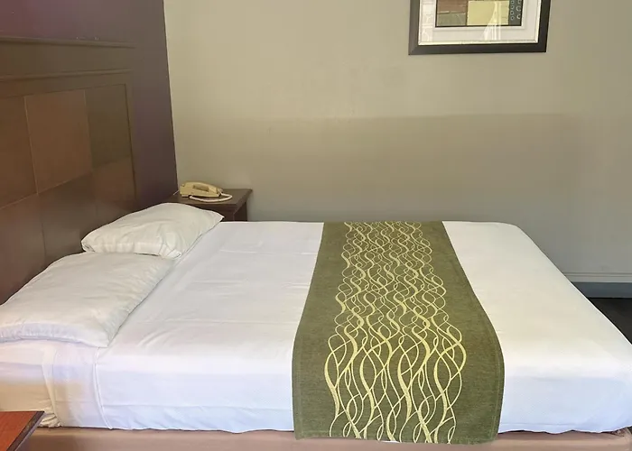 Deluxe Inn