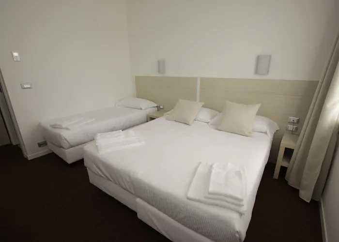 Hotel Paradise Airport