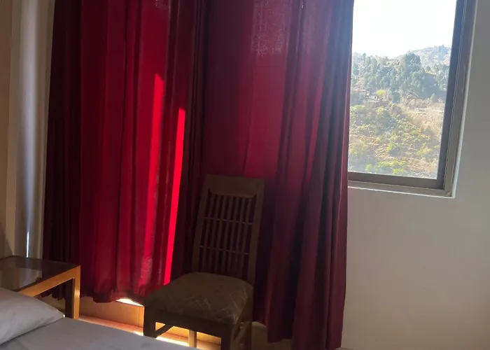 Kashmir Continental Hotel And Guest House