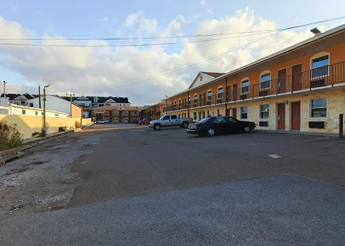 American Inn & Suites By Capital O Victoria Us-59