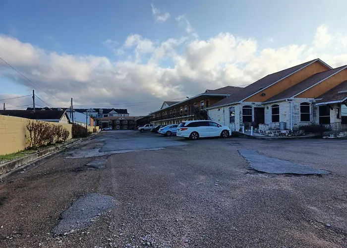 American Inn & Suites By Capital O Victoria Us-59