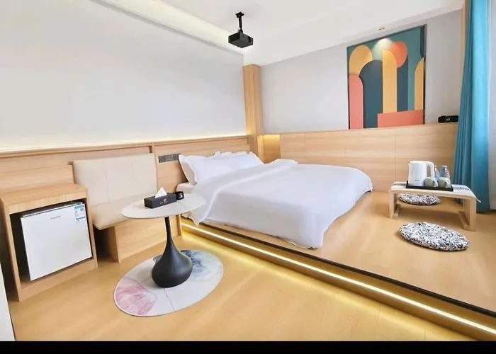 Orange Huaju Hotel