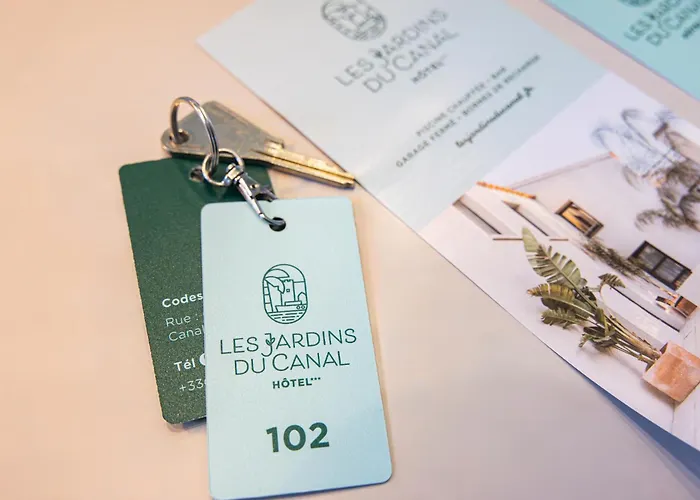 Hôtel les jardins du canal - piscine chauffée à 28 degrés - parking gratuit - garage - bornes électriques - accueil vélos et motos - kids friendly-solaire ecoresponsable