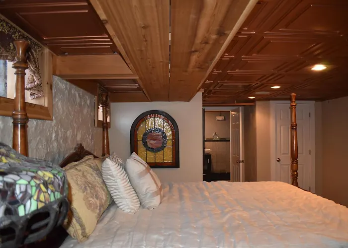 Chateau Connellsville Medieval Royal Chamber