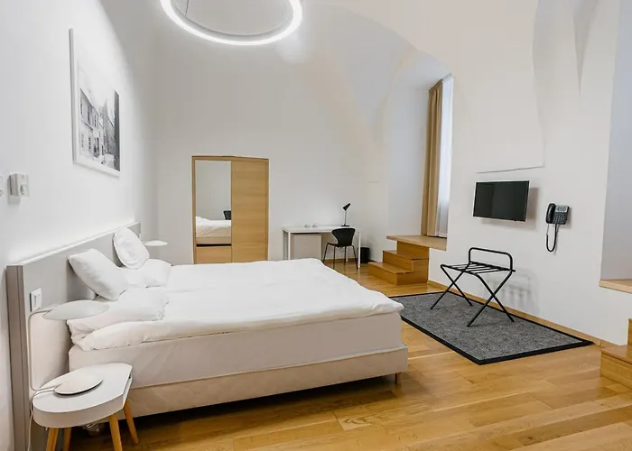 Hotel Benedict