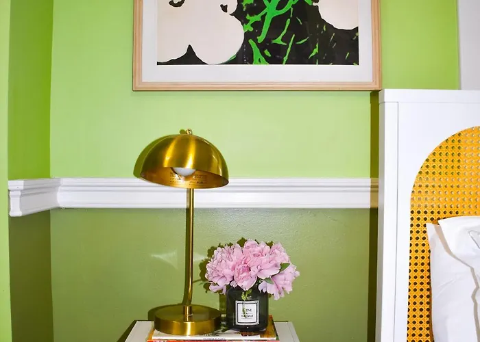 Chateau Connellsville Botanical Haven Suite