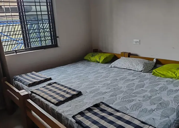 Suvarna Tourist Home