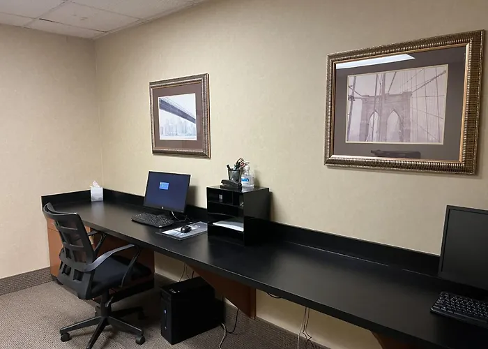 Wingate By Wyndham Peoria - Complimentary Area Shuttle