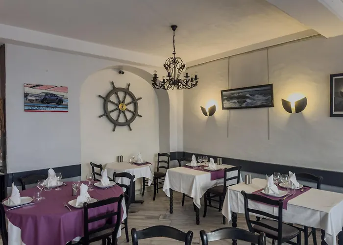 Logis Hôtel Les Chardons Bleus RESTAURANT LE BISTROT DE LA MER