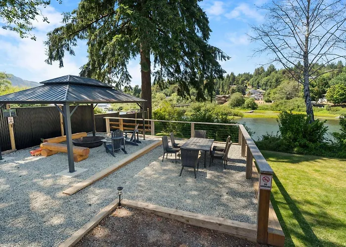 Riverside By Cowichan Lake Cottages