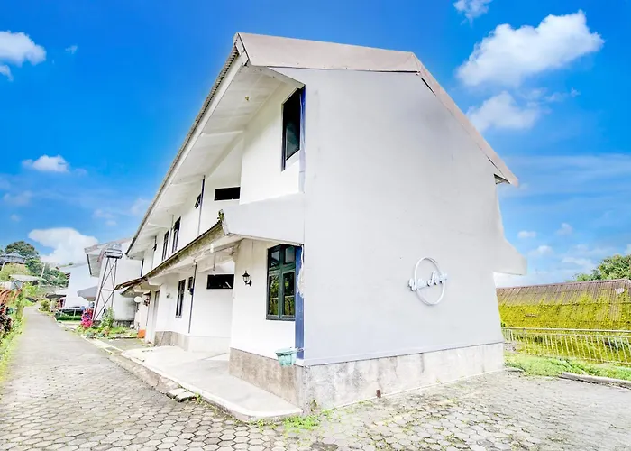 Villa Puncak Agape Near Cipanas Mitra Reddoorz